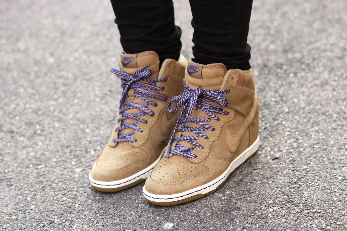 nike dunk sky hi beige